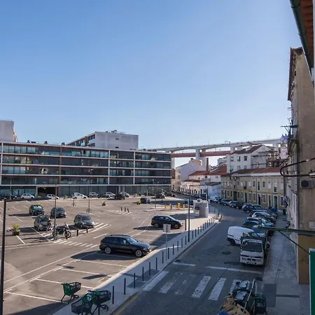 Lovelystay - Trendy Lx Factory & Docks Lisbon